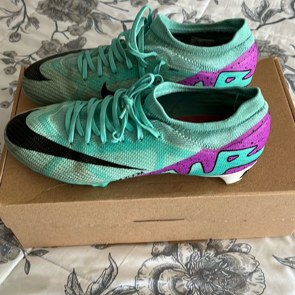 Nike Mercurial Vapor 15 Pro
Firm-Ground Low-Top Soccer Cleats / Size 8